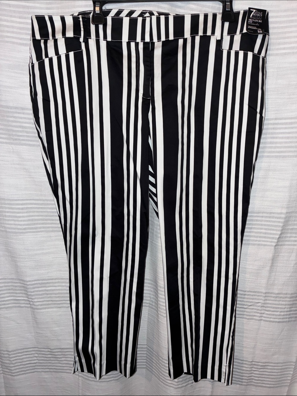 7th Avenue, Women’s 18, Black and White Vertical Stripes